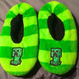 Minecraft fleece lined slippers barely used